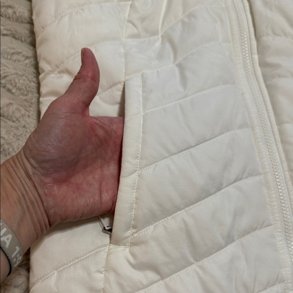The North Face Cream Quilted Reversible Puffer Vest - Picture 2 of 6